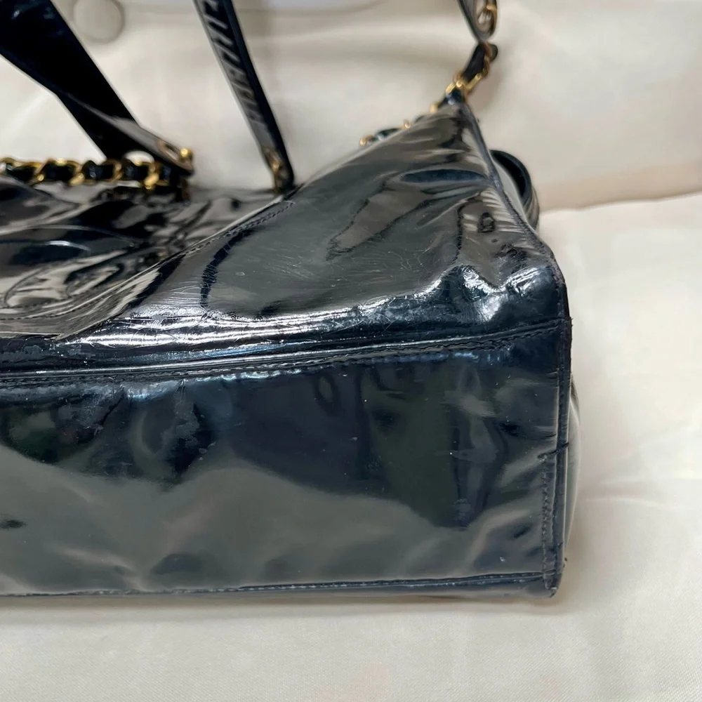 CHANEL 1995 24K Gold Hardware CC Logo Patent Leather Petit Shopping Tote Bag - Picture 10 of 15
